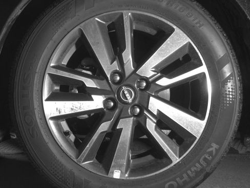 Used 2025 Nissan Versa SV FWD image 12