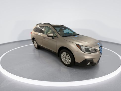 Used 2019 Subaru Outback 2.5i Premium image 2
