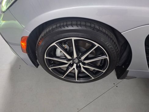 Used 2024 Toyota GR86 RWD image 9