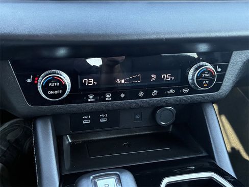 Used 2025 Mitsubishi Outlander SE image 26