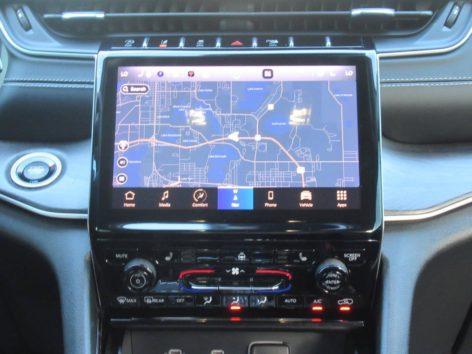 Used 2023 Jeep Grand Cherokee Limited AWD/4WD image 15