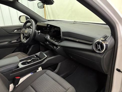 Used 2025 Chevrolet Equinox LT FWD image 28