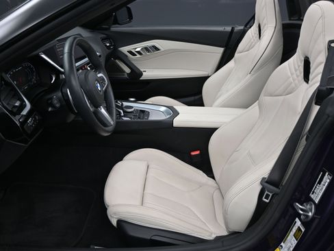 Used 2023 BMW Z4 M40i w/ Premium Package image 5