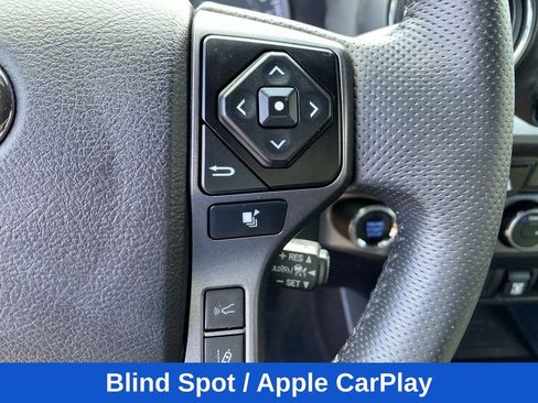 Used 2022 Toyota Tacoma TRD Off-Road AWD/4WD image 16