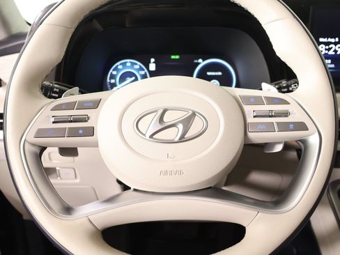 Used 2025 Hyundai Palisade Calligraphy FWD image 3