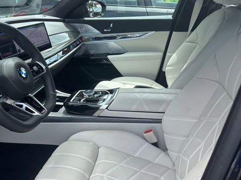 Used 2024 BMW 740i w/ Executive Package RWD image 4