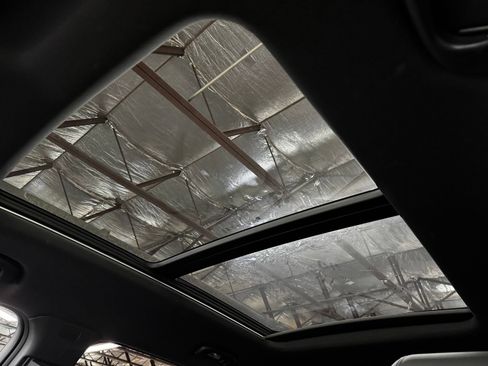 Used 2021 Chevrolet TrailBlazer RS w/ Sun and Liftgate Package FWD image 11