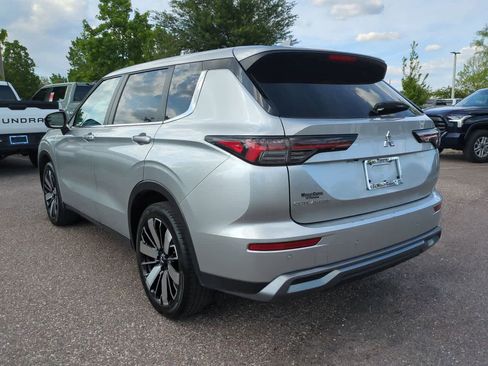 Used 2025 Mitsubishi Outlander SE FWD image 4