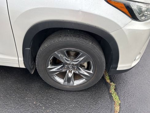 Used 2019 Toyota Highlander Limited Platinum AWD/4WD image 12