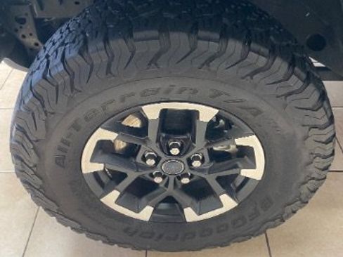 Used 2024 Jeep Wrangler Unlimited Rubicon 4xe AWD/4WD image 32