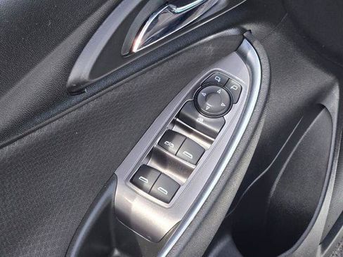 Used 2021 Chevrolet Malibu LT FWD image 18