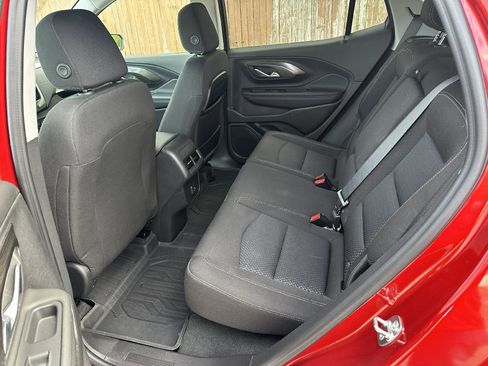 Used 2024 GMC Terrain SLE w/ Driver Convenience Package image 19