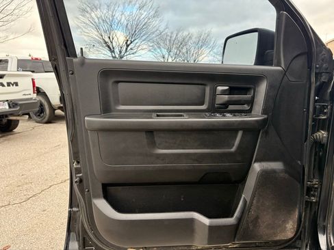 Used 2022 RAM 2500 Tradesman w/ Chrome Appearance Group image 18