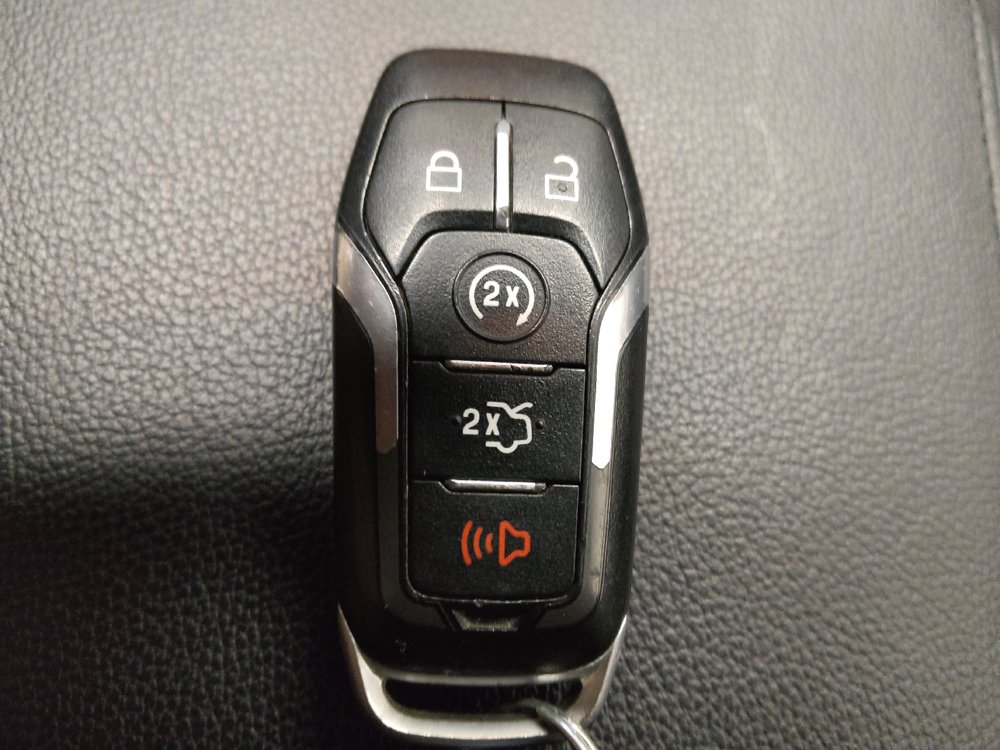 Used 2017 Ford Explorer XLT w/ Equipment Group 202A AWD/4WD image 32