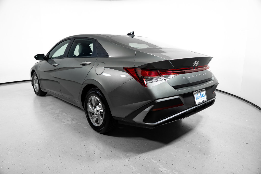 Certified 2026 Hyundai Elantra SE FWD image 12
