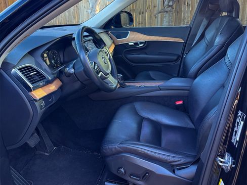 Used 2022 Volvo XC90 T6 Momentum image 23