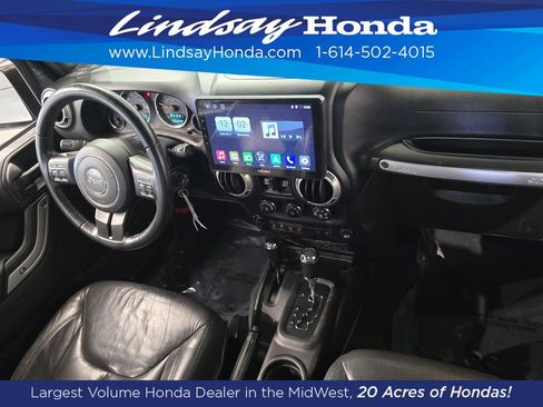 Used 2017 Jeep Wrangler Unlimited Sahara w/ Connectivity Group AWD/4WD image 12
