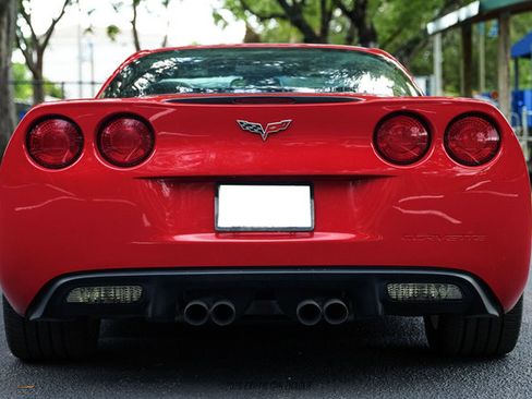 Used 2006 Chevrolet Corvette Coupe w/ Preferred Equipment Group RWD image 7