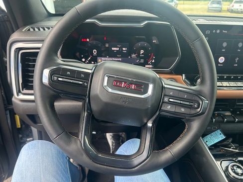 Used 2024 GMC Canyon AT4 w/ AT4 Premium Package AWD/4WD image 17