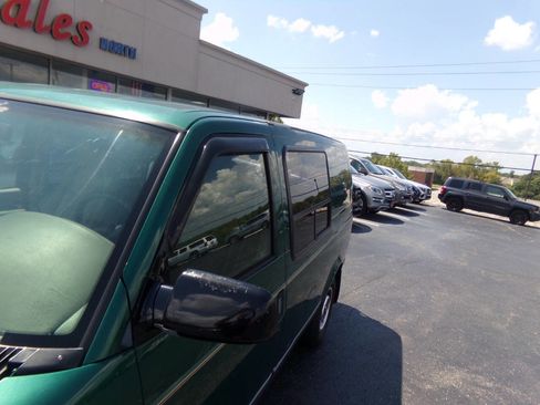 Used 1998 Chevrolet Astro w/ Convenience Group image 42