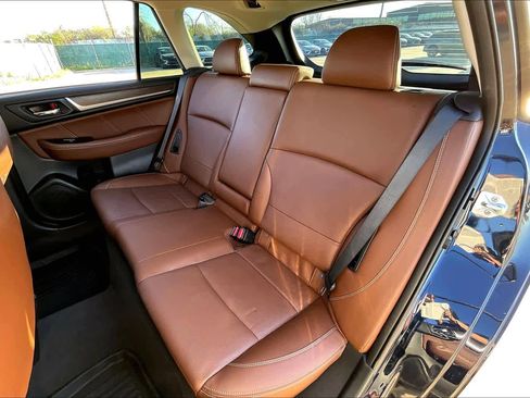 Used 2018 Subaru Outback 3.6R Touring AWD/4WD image 40