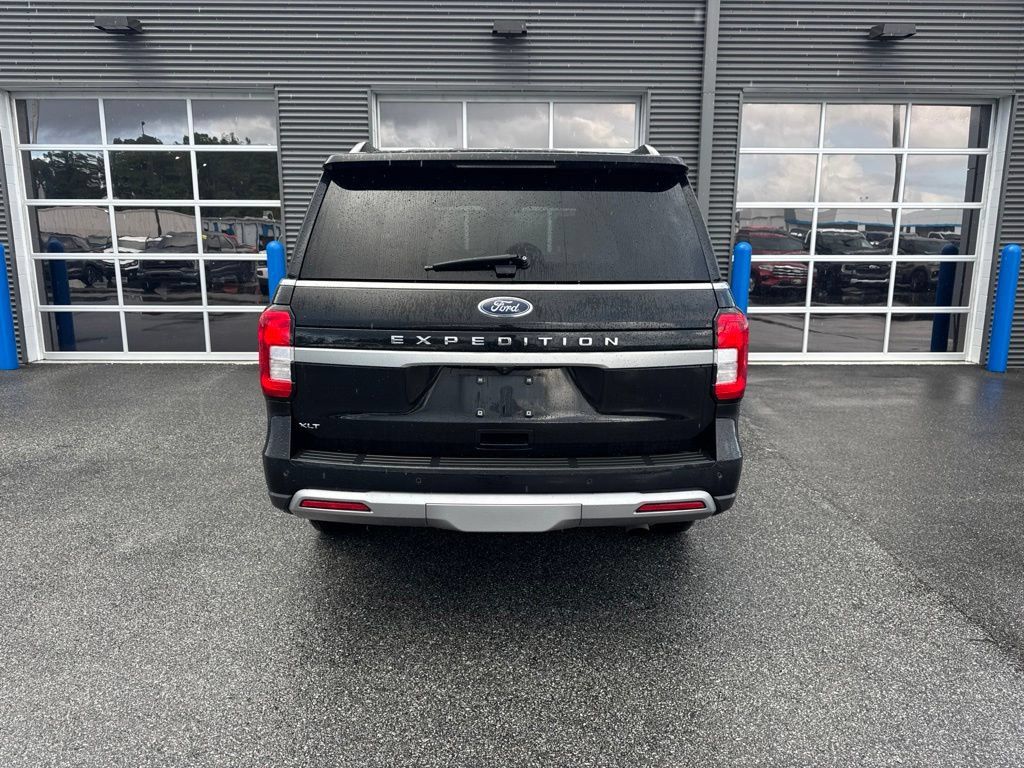 Used 2024 Ford Expedition XLT AWD/4WD image 3