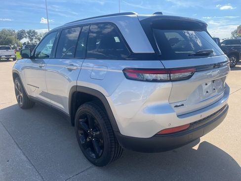 Used 2024 Jeep Grand Cherokee Limited w/ Black Appearance Package image 6