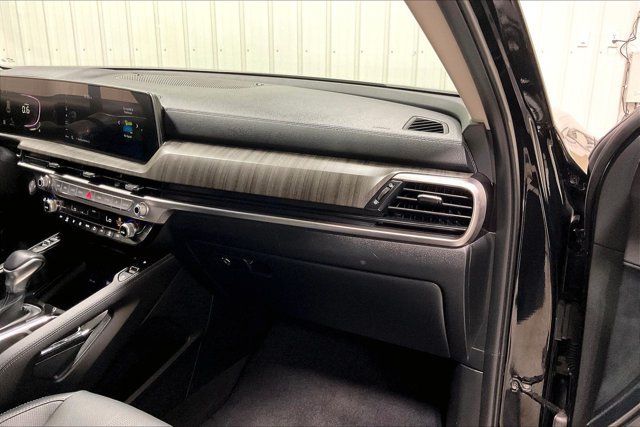 Used 2024 Kia Telluride EX w/ EX Captain's Chair Package AWD/4WD image 16