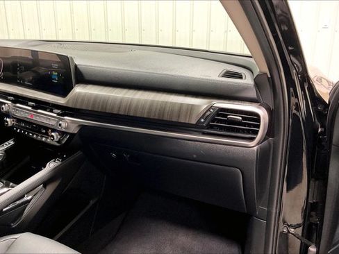 Used 2024 Kia Telluride EX w/ EX Captain's Chair Package AWD/4WD image 16