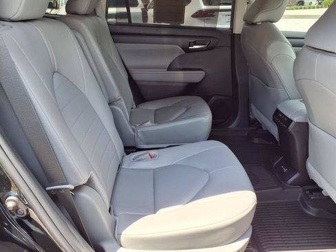 Used 2026 Toyota Highlander XLE AWD/4WD image 15