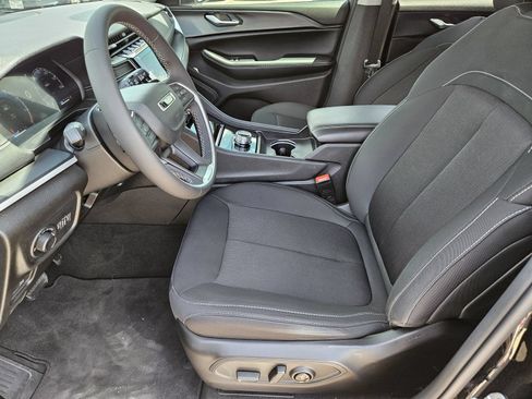 Used 2023 Jeep Grand Cherokee Laredo X AWD/4WD image 13