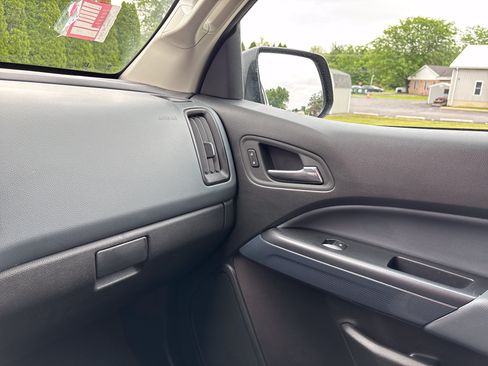 Used 2022 Chevrolet Colorado Z71 AWD/4WD image 22