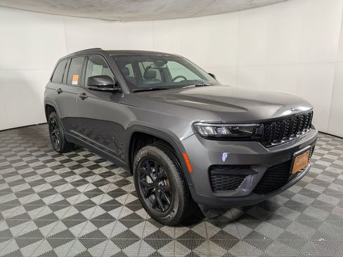 Certified 2024 Jeep Grand Cherokee Altitude AWD/4WD image 6