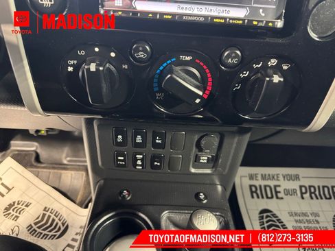 Used 2011 Toyota FJ Cruiser 4WD w/ Upgrade Pkg image 28