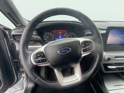 Used 2023 Ford Explorer XLT image 13
