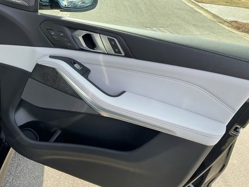 Used 2023 BMW X7 xDrive40i w/ Executive Package image 32