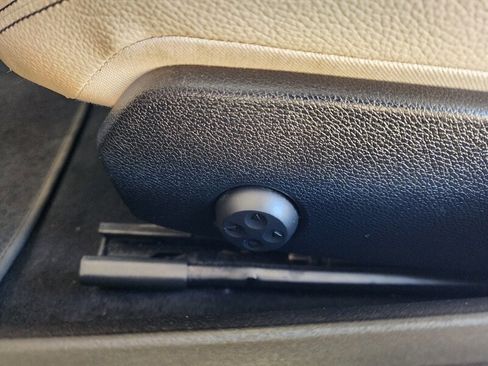 Used 2020 Mercedes-Benz SLC 300 w/ Premium Package image 35