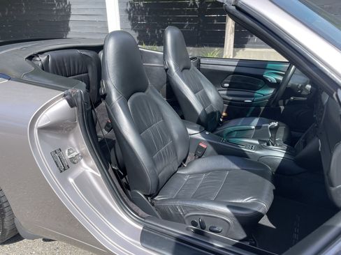 Used 2003 Porsche 911 Carrera 4 image 4