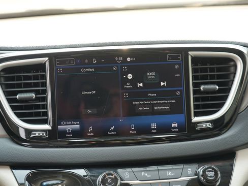 Used 2023 Chrysler Pacifica Touring-L FWD image 21