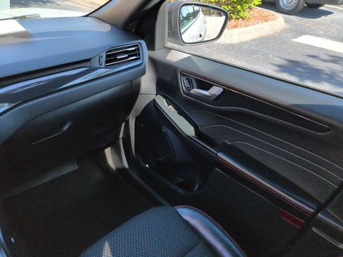 Certified 2025 Ford Escape ST-Line FWD image 17