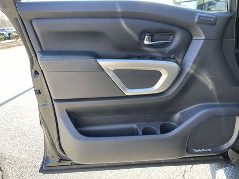 Used 2017 Nissan Titan SL image 12