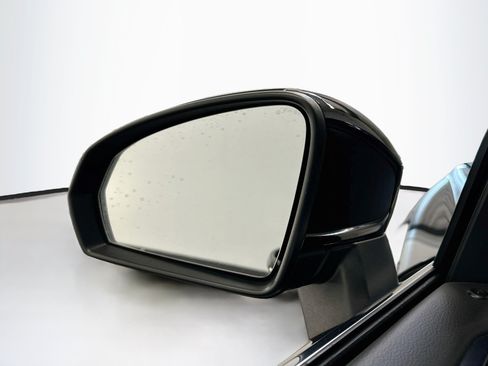 Used 2023 Volkswagen Taos SE w/ Panoramic Sunroof Package AWD/4WD image 16