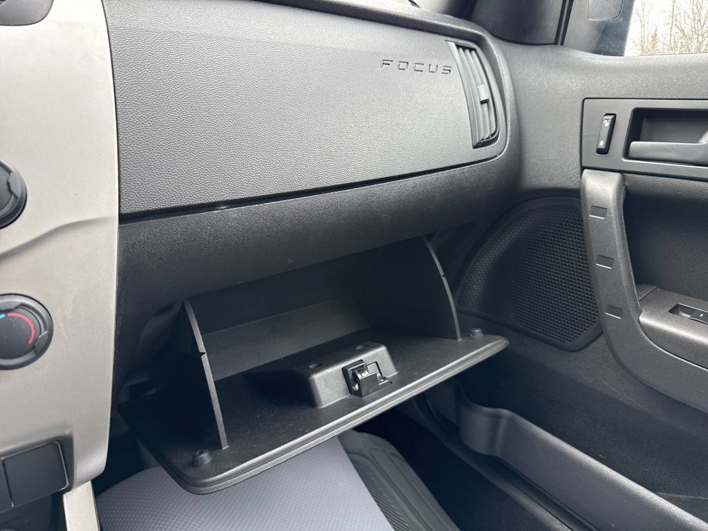 Used 2010 Ford Focus SE FWD image 20