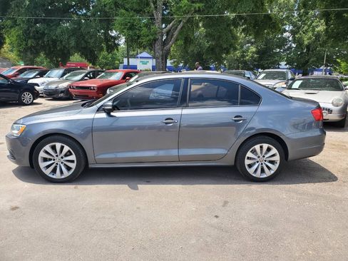 Used 2012 Volkswagen Jetta SE FWD image 4