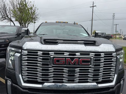 Used 2024 GMC Sierra 3500 Denali w/ Denali Reserve Package image 8