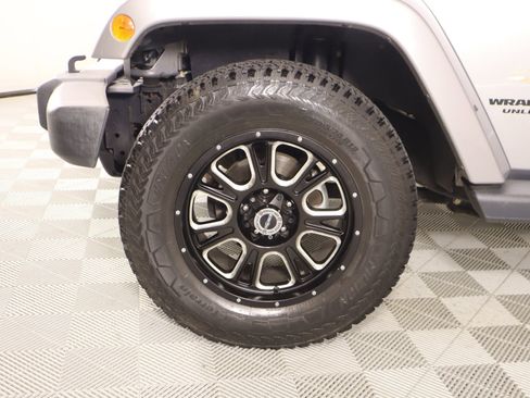 Used 2015 Jeep Wrangler Unlimited Sahara w/ Connectivity Group image 15