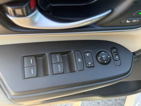 Used 2020 Honda CR-V Touring image 14