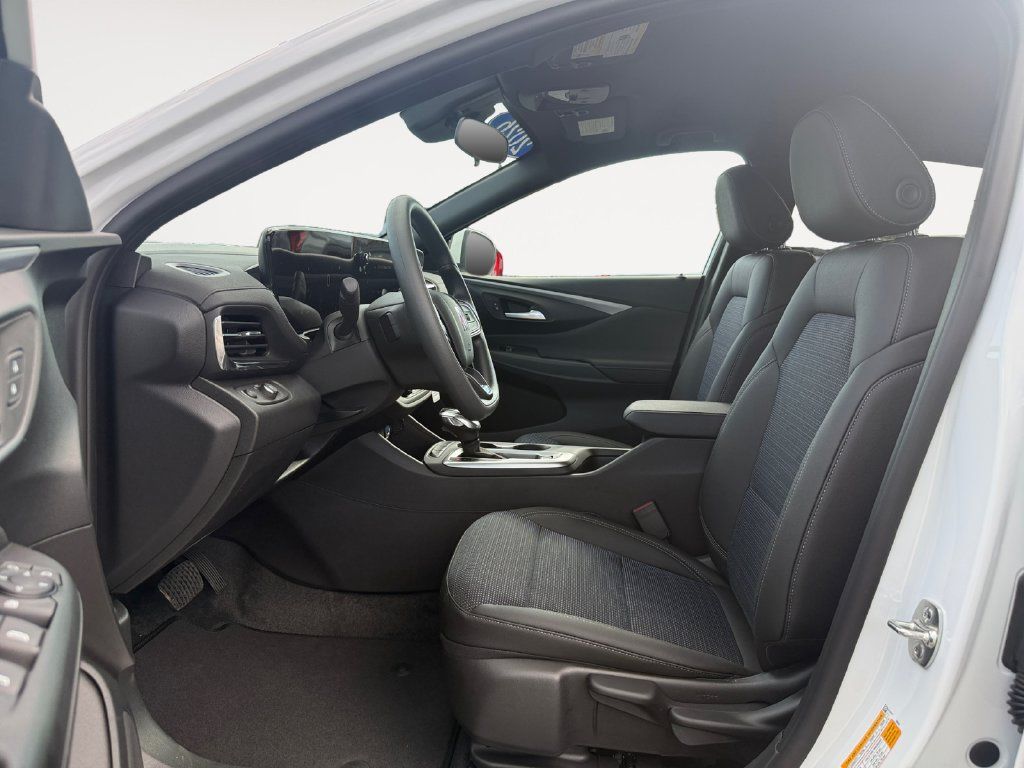 New 2026 Buick Envista Sport Touring FWD image 9