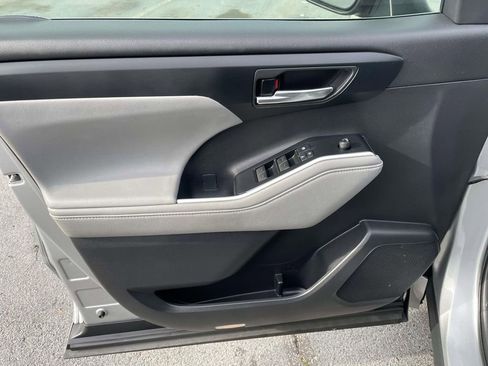 Used 2019 Toyota Highlander Plus image 25