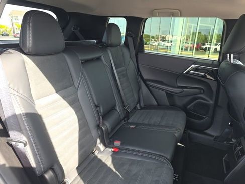 Used 2024 Mitsubishi Outlander SE image 9